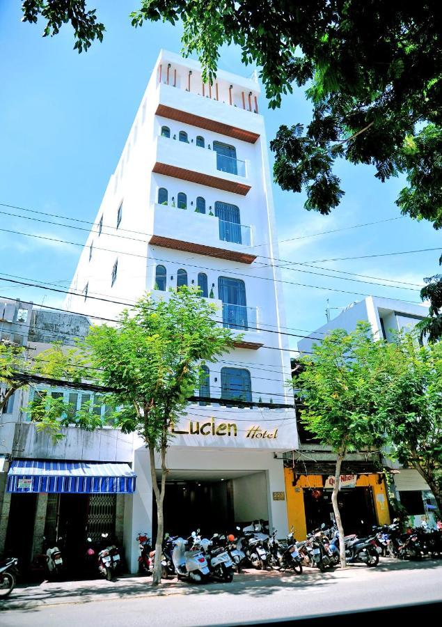 Khach San Lucien Hotel クイニョン エクステリア 写真